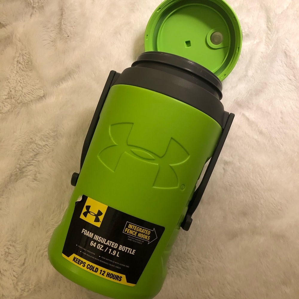 UNDER ARMOUR 64 oz. Insulated Water Bottle